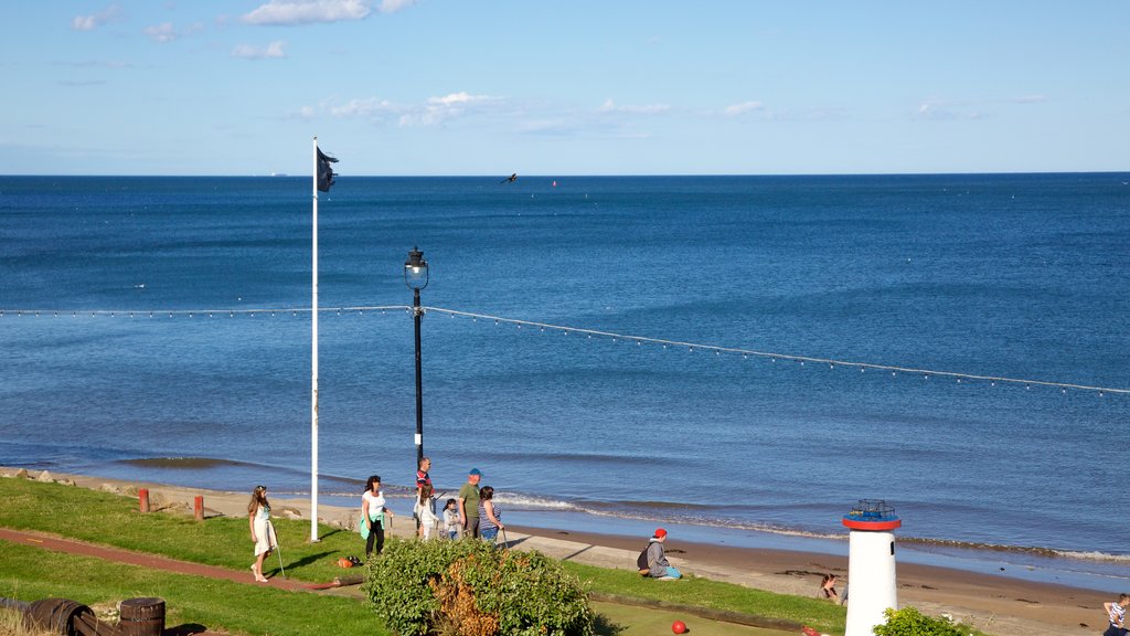 North Bay Beach que inclui uma praia de areia e paisagens litorâneas