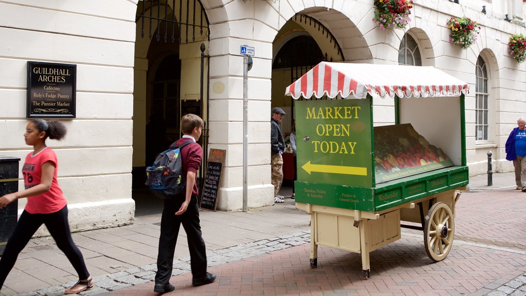 Pannier Market showing markets and signage