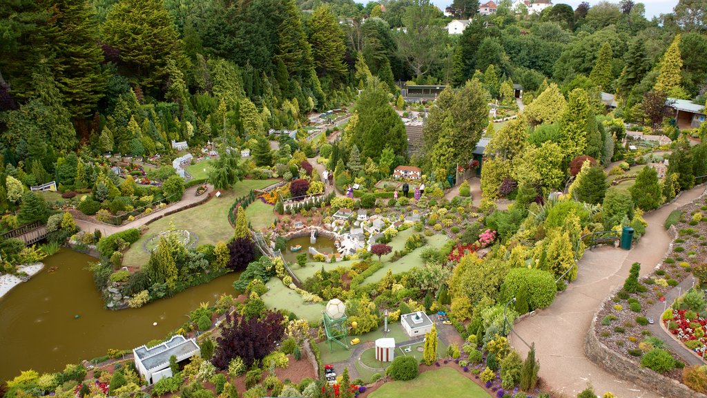 Babbacombe Model Village and Gardens showing a park