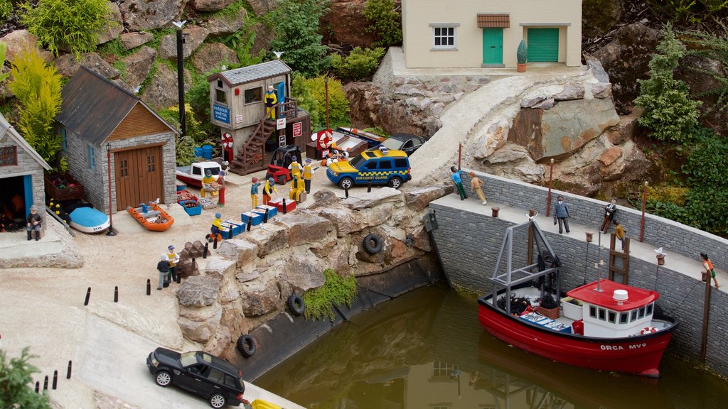 Babbacombe Model Village and Gardens showing a small town or village and boating