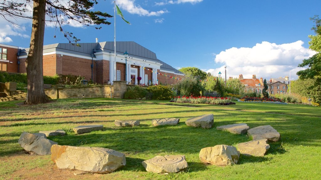 Whitby showing a garden