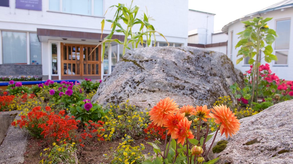 Museo de la Universidad de Tromso que incluye jardín