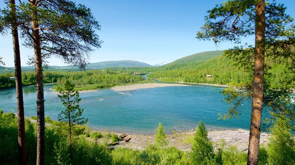 Cascada de Maalselvfossen ofreciendo un lago o abrevadero