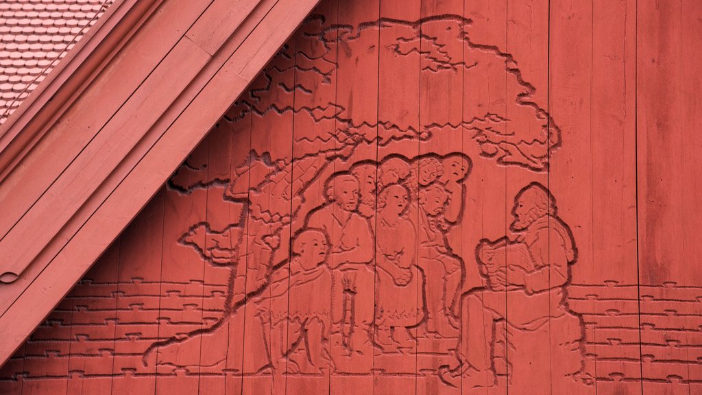 Kiruna Kyrka que incluye arte