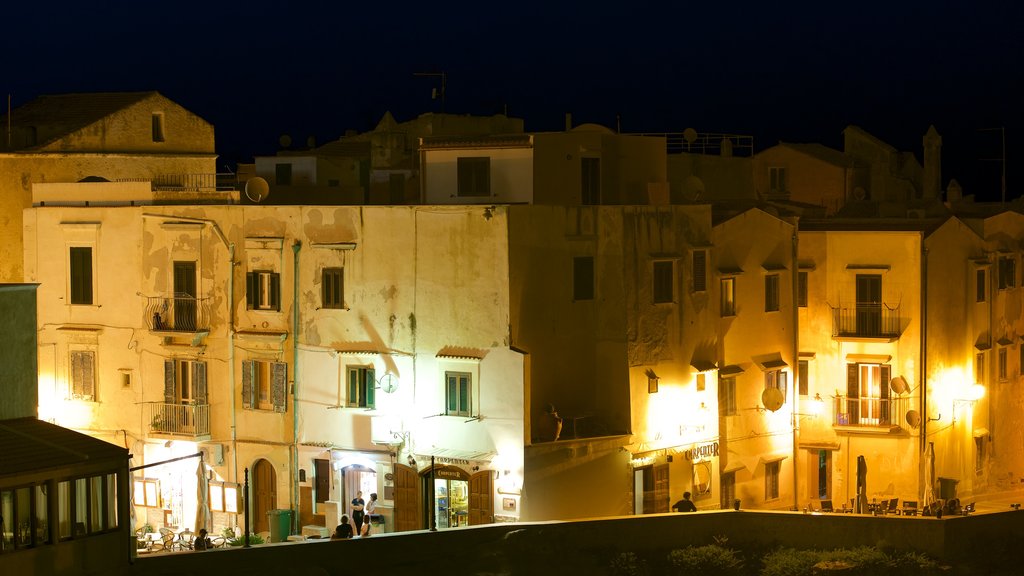 Vieste showing night scenes and heritage architecture