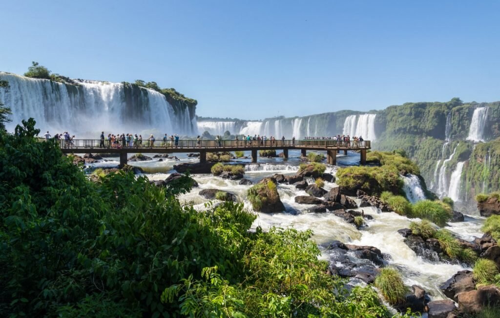 Freundschaftsbrücke über den Iguazú-Wasserfällen