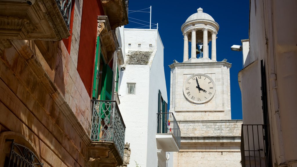 Locorotondo featuring heritage architecture