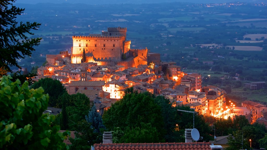 Soriano nel Cimino showing a city, heritage architecture and night scenes