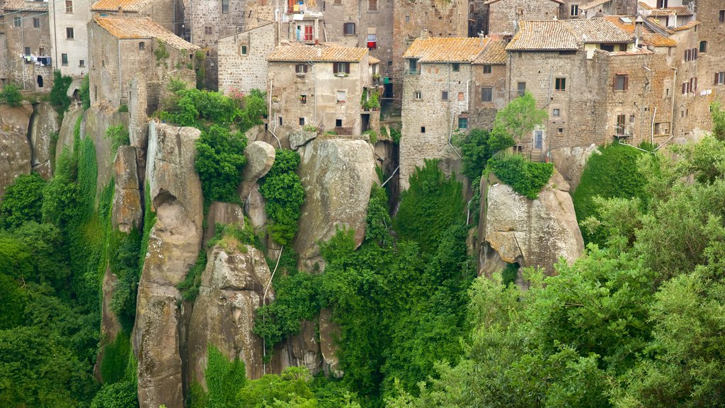 Vitorchiano mettant en vedette une petite ville ou un village