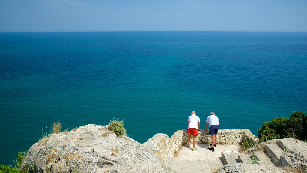 Péninsule du Gargano qui includes paysages côtiers et vues