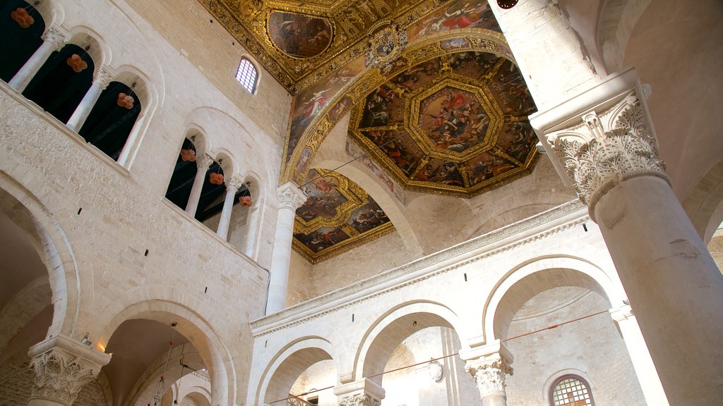 Basílica de San Nicolás mostrando arquitectura patrimonial, vista interna y una iglesia o catedral