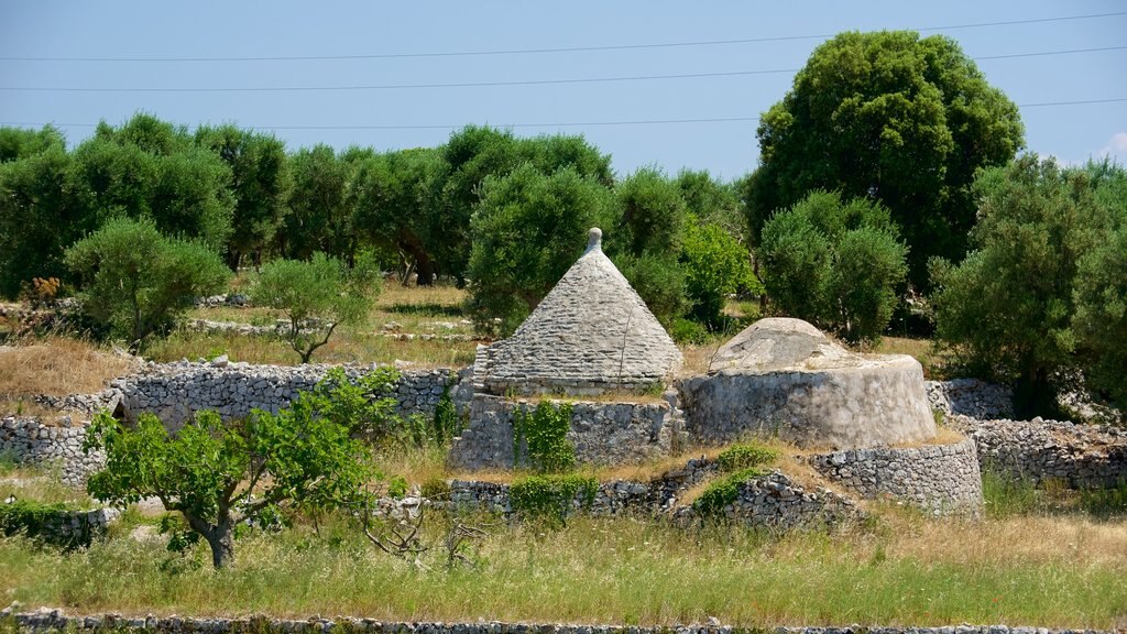 Puglia menunjukkan reruntuhan bangunan dan arsitektur kuno