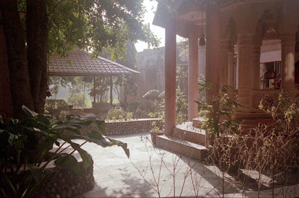 Der Ashram Sri Santosh Puri, an dem Yoga und Indische Philosophie angeboten werden