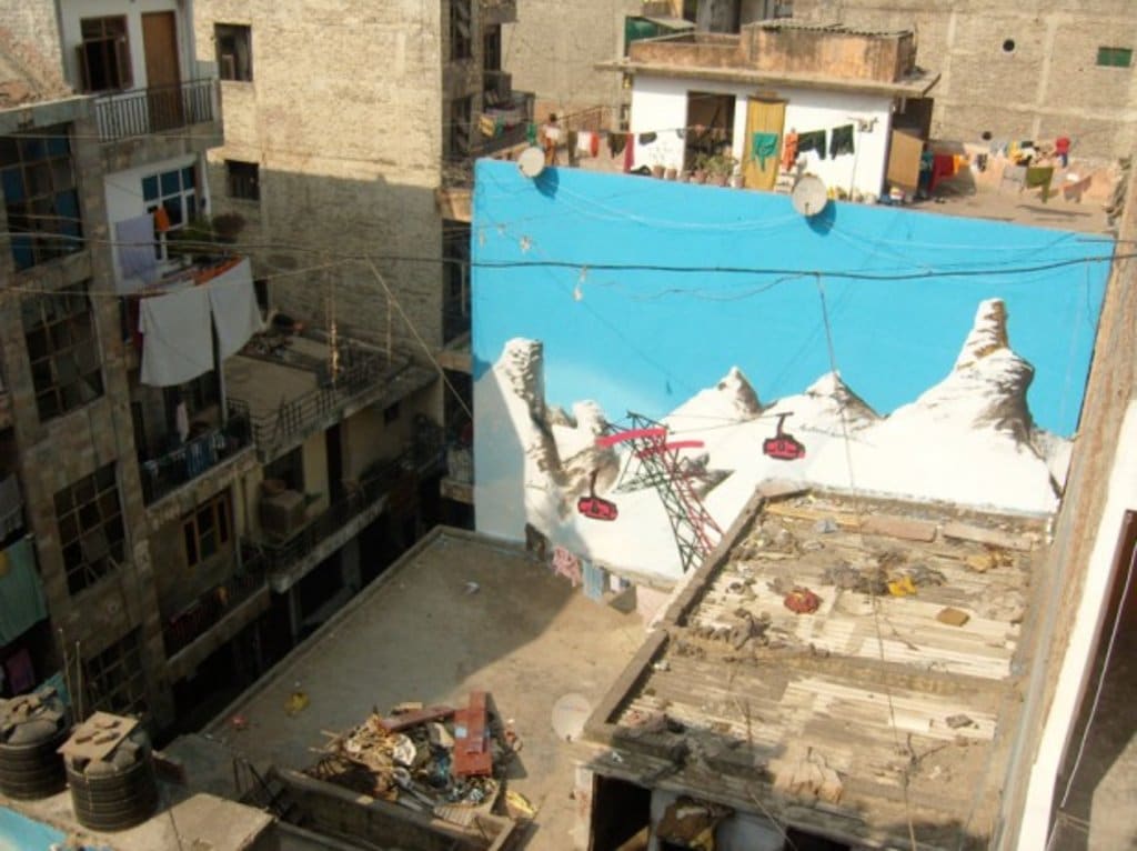 Loomit Graffiti in Dehli 2011