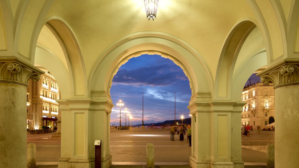 Piazza dell\'Unita showing heritage architecture, night scenes and a square or plaza