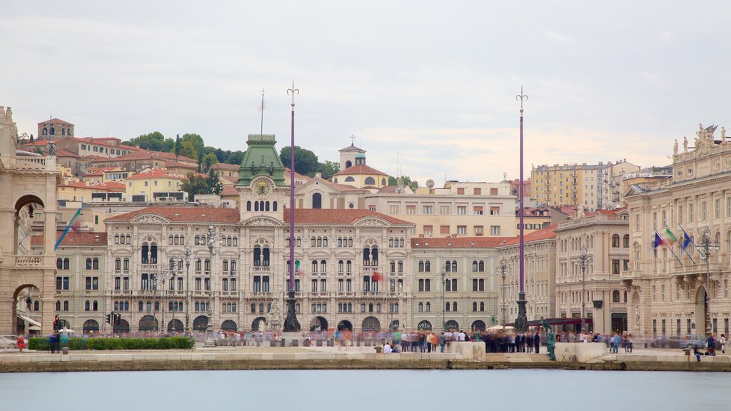 Piazza dell\'Unita showing a square or plaza, heritage architecture and general coastal views