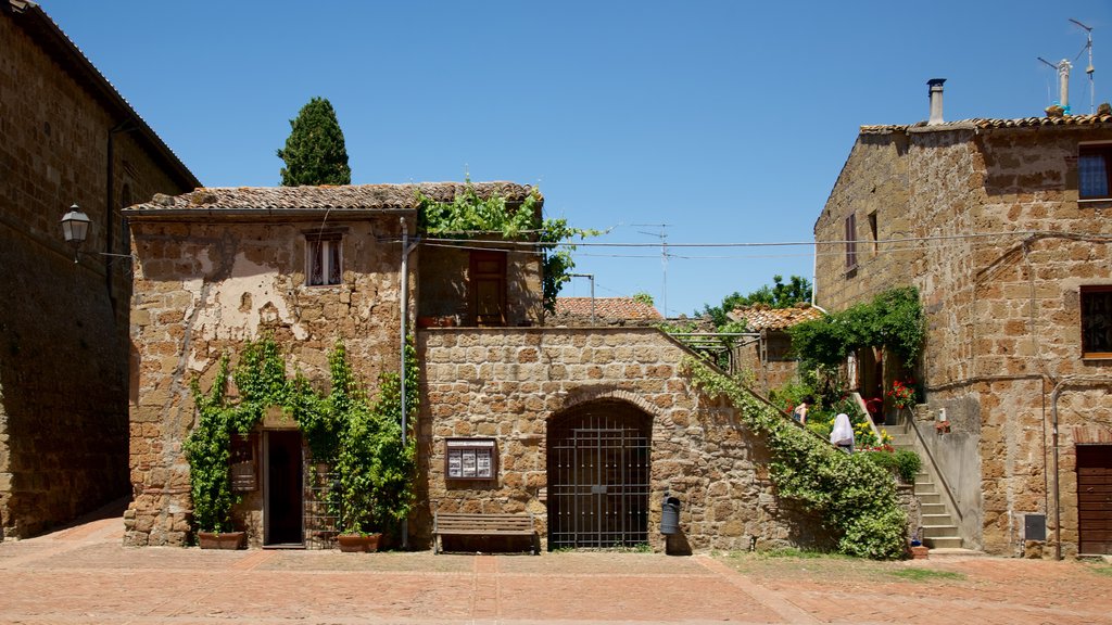 Sovana das einen historische Architektur