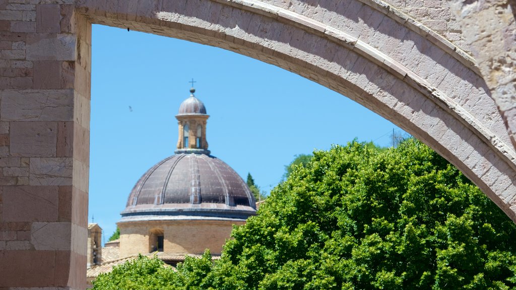 Assisi showing heritage architecture