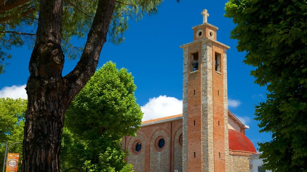 Passignano sul Trasimeno featuring a church or cathedral, heritage architecture and religious elements