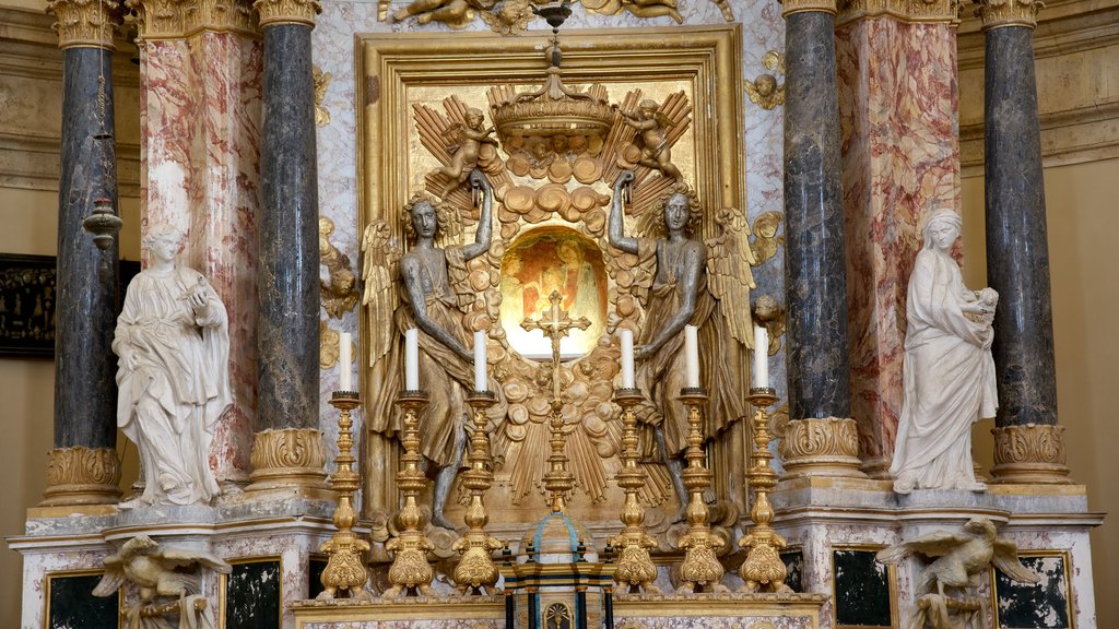 Santa Maria della Consolazione, Todi, Italia ofreciendo vista interna, una iglesia o catedral y arquitectura patrimonial