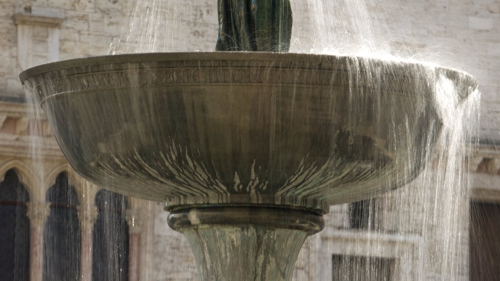 Fontana Maggiore que incluye una fuente