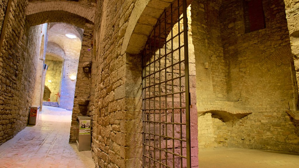 Rocca Paolina toont historische architectuur en interieur