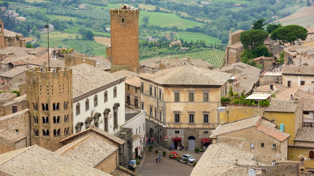 Torre del Moro mostrando patrimonio de arquitectura y una ciudad