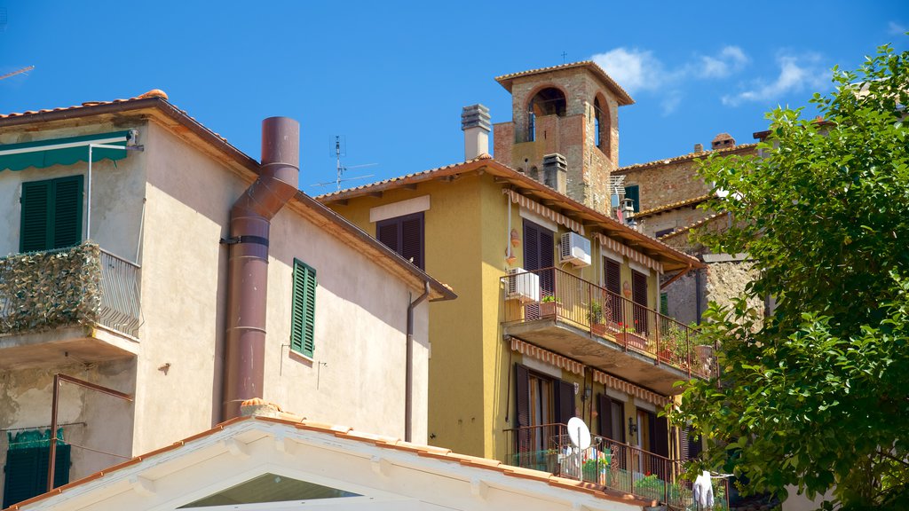 Passignano sul Trasimeno ofreciendo una ciudad costera