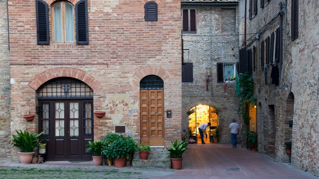 San Gimignano mostrando uma casa e uma cidade pequena ou vila