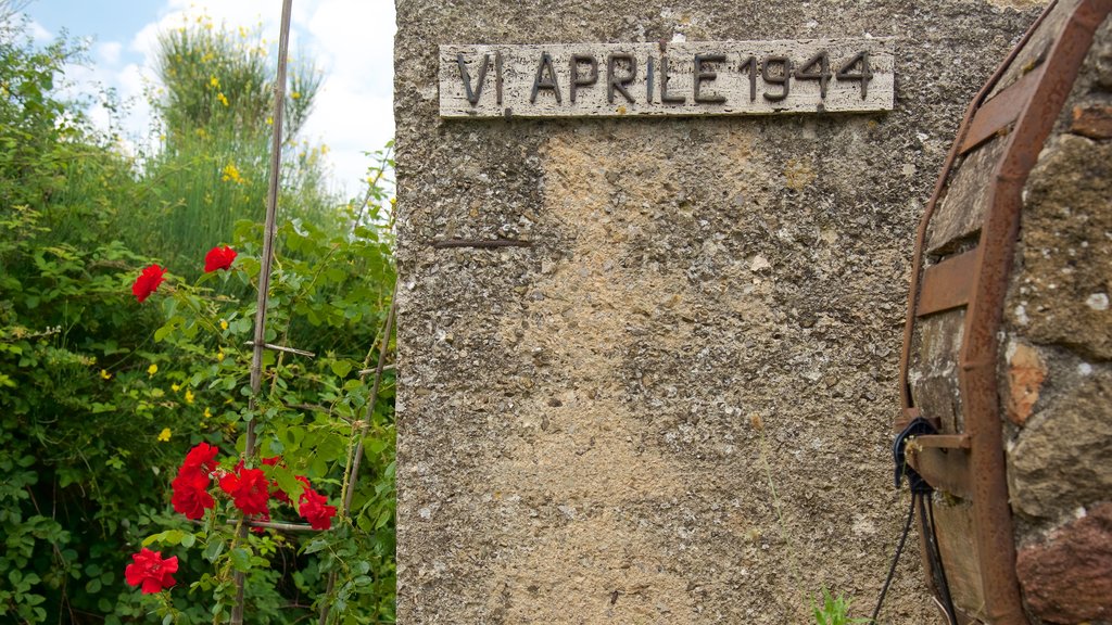 Monticchiello showing signage