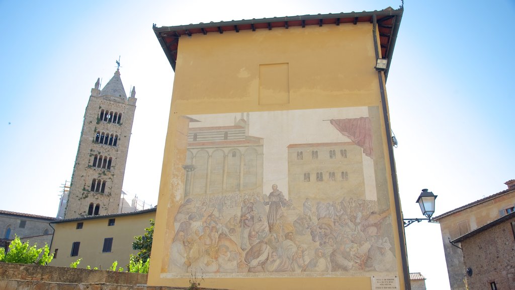 Massa Marittima mostrando arquitetura de patrimônio e arte ao ar livre