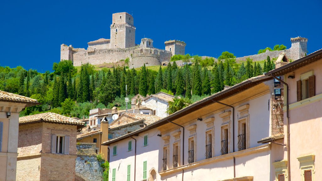 Rocca Maggiore showing a house and chateau or palace