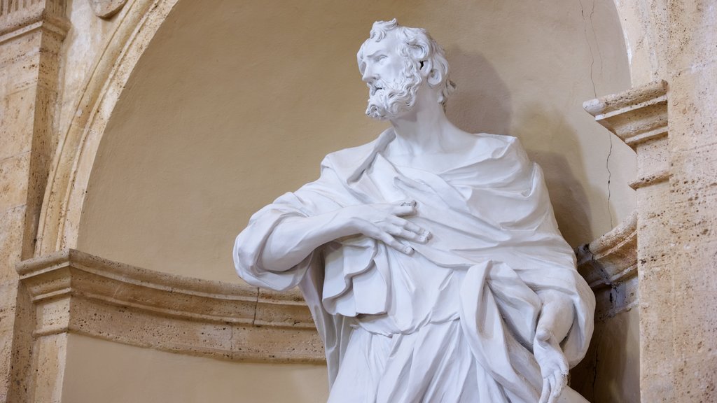 Santa Maria della Consolazione, Todi, Italia ofreciendo una iglesia o catedral, una estatua o escultura y elementos religiosos