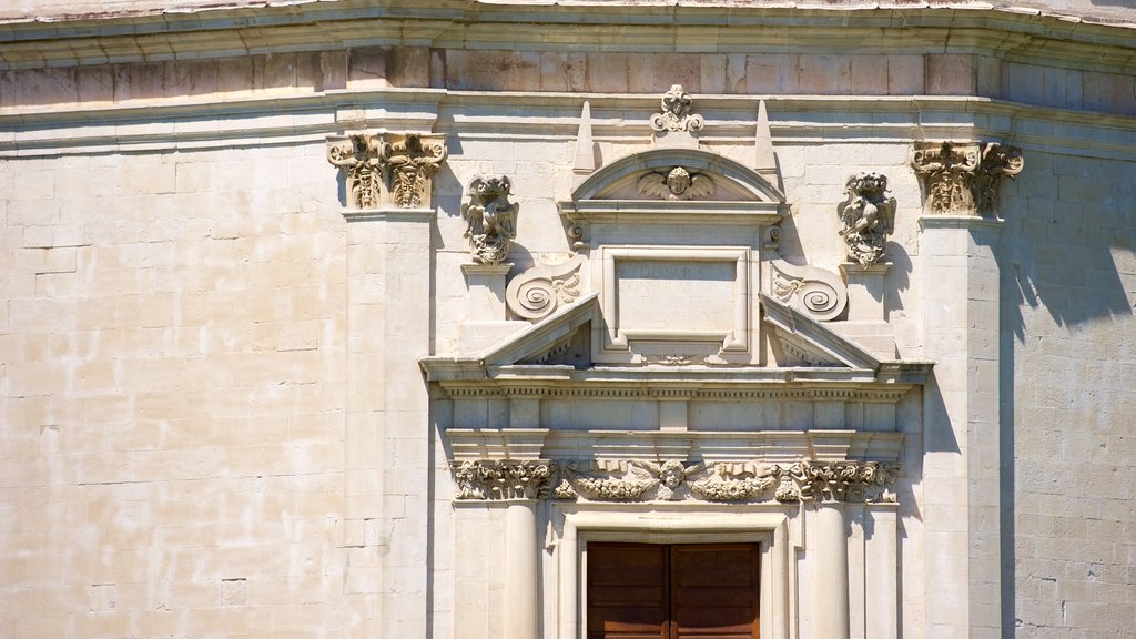 Santa Maria della Consolazione toont een kerk of kathedraal