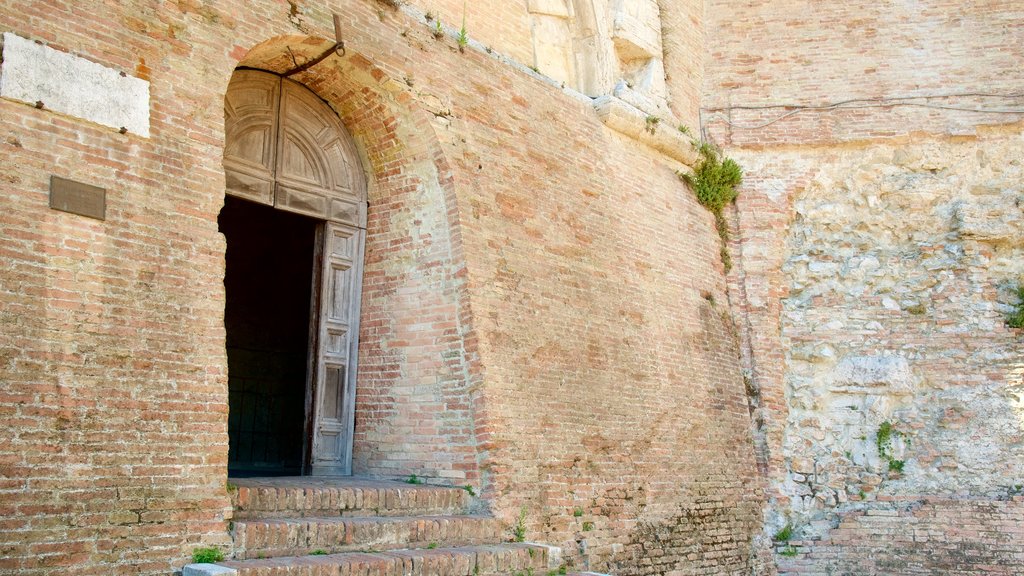 Rocca Paolina montrant patrimoine architectural