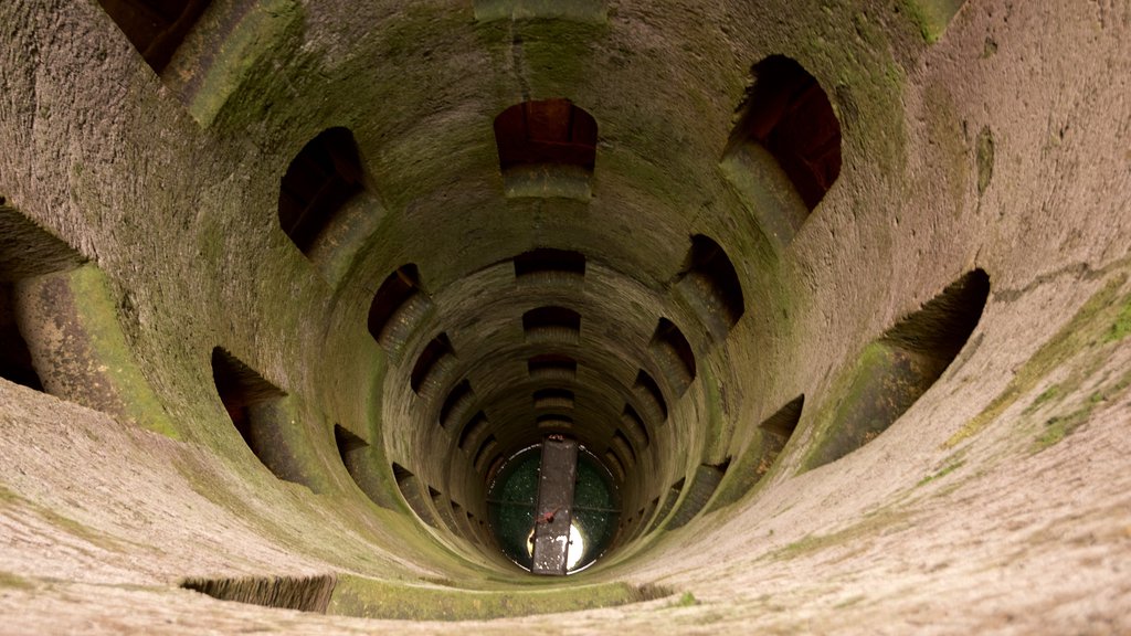 St. Patrick\'s Well montrant architecture patrimoniale et éléments du patrimoine