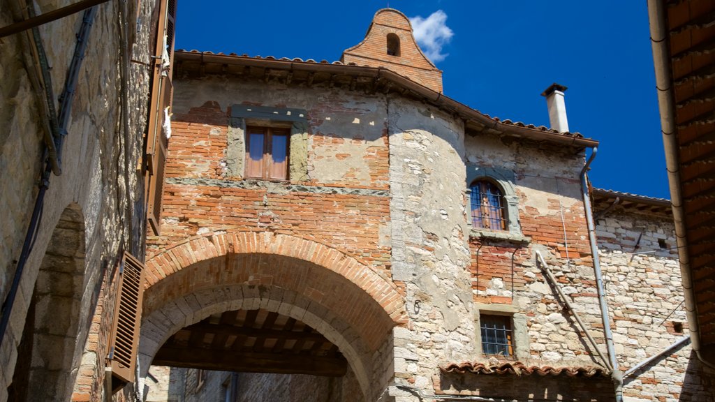 Porta Aurea which includes heritage architecture