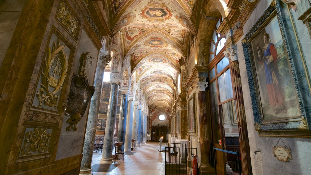 Basilica San Pietro som inkluderer historisk arkitektur, religiøse elementer og innendørs