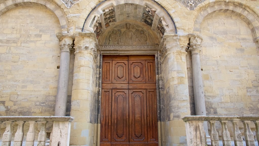 Igreja de Santa Maria della Pieve caracterizando uma igreja ou catedral, aspectos religiosos e arquitetura de patrimônio