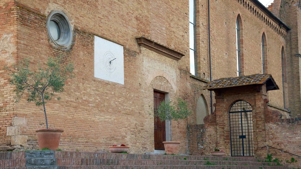 San Gimignano que incluye patrimonio de arquitectura