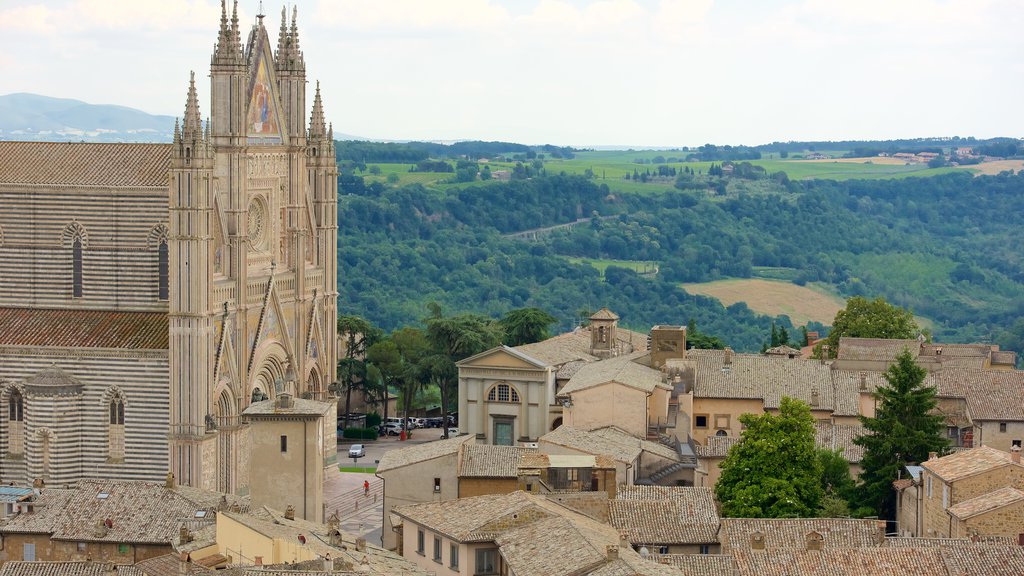 Tour du Moro qui includes paysages et architecture patrimoniale