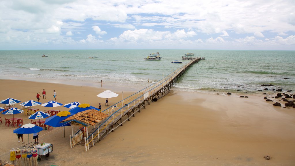 Praia de Pirangi mostrando paisagens litorâneas e uma praia