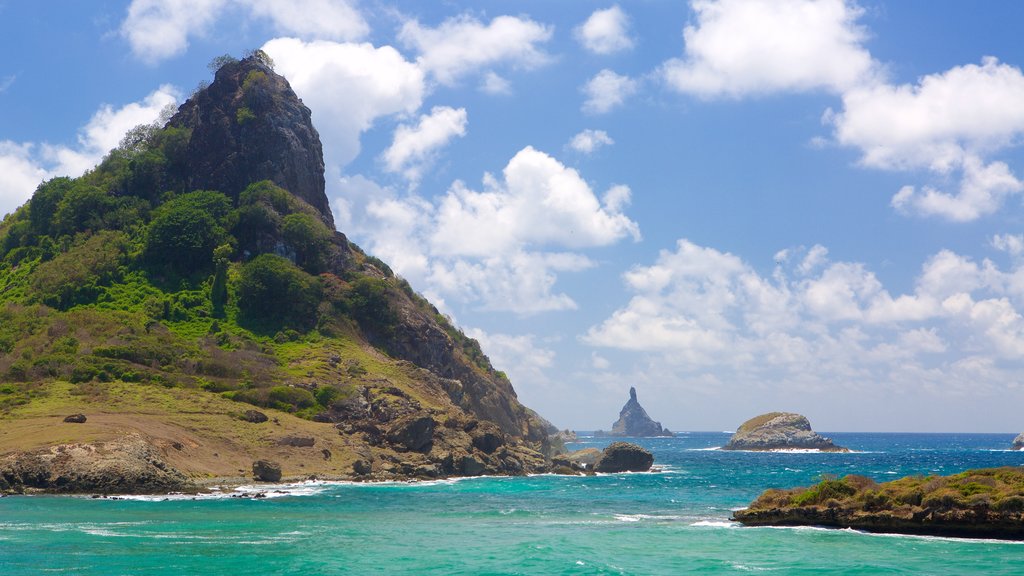 Fernando de Noronha mostrando vista general a la costa y montañas