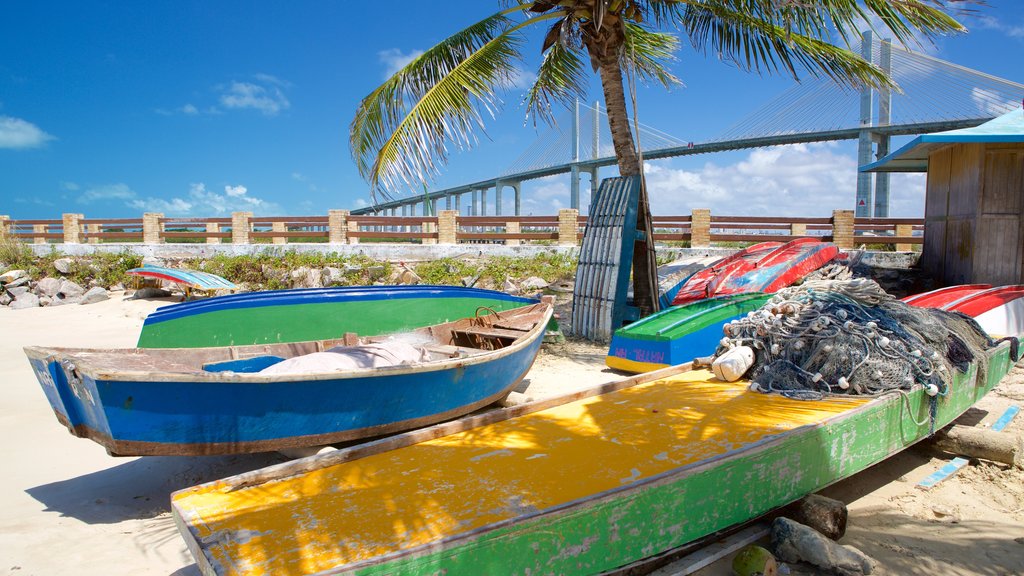 Praia da Redinha das einen Strand, allgemeine Küstenansicht und Brücke