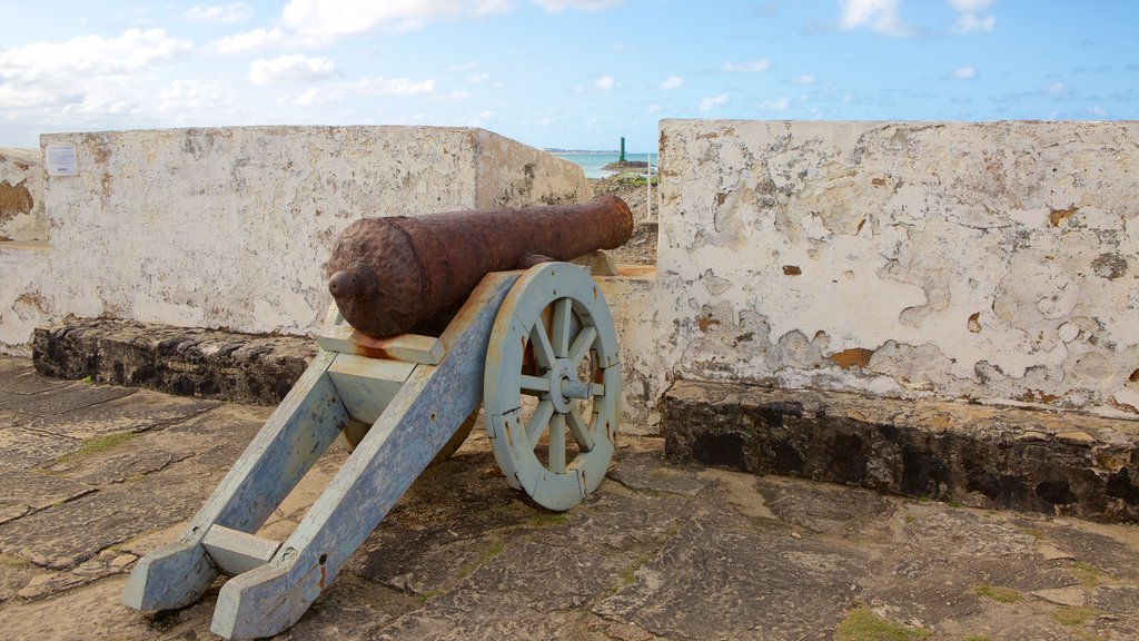 Fort of the Three Kings featuring heritage elements, building ruins and military items