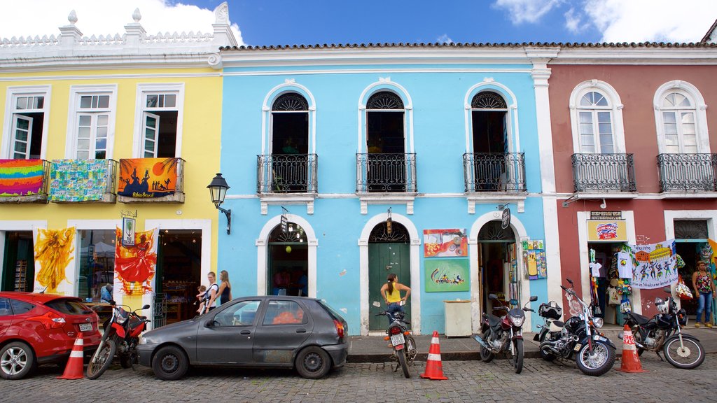 Terreiro de Jesus showing street scenes and a square or plaza