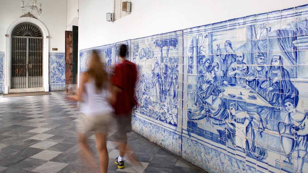 Iglesia de Nuestro Señor de Bonfim ofreciendo una iglesia o catedral y arte