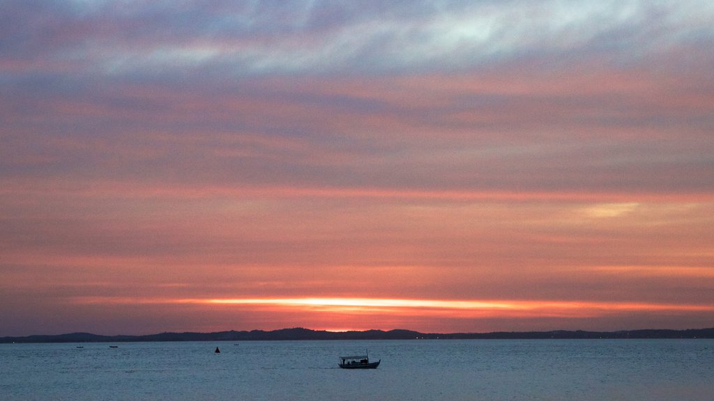 Farol da Barra Beach showing general coastal views, a sunset and boating