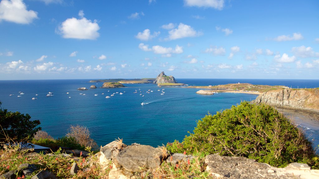 Fuerte Remedios mostrando imágenes de una isla y vista general a la costa