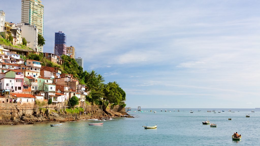 Museu de Arte Moderna que inclui uma cidade litorânea e paisagens litorâneas